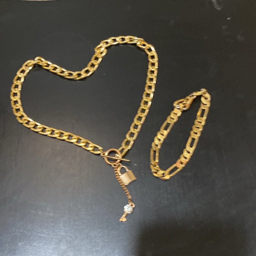 Beautiful 🤩 non-branded gold electroplated necklace and bracelet. - Picture 5 of 6